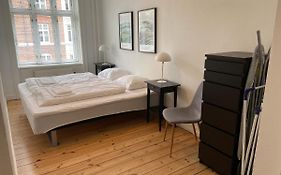Bright 2-Bedroom Apartment In Elegant Osterbro
